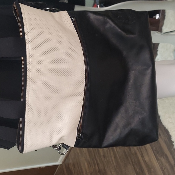 Coach Travel/Carry-on Large Purse/ Large Crossbody - cream and Black - Picture 4 of 10